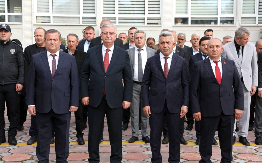 Kandıra’da 19 Ekim Muhtarlar Günü dolayısıyla çelenk sunma töreni ve