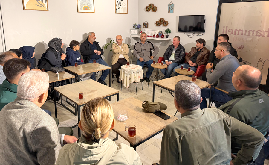 AK Parti Kandıra İlçe Başkanı Sertan Kulaç, ilçe yönetimiyle birlikte