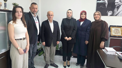 AK Parti Kandıra İlçe Başkanı Sertan Kulaç, yönetim kurulu üyeleriyle