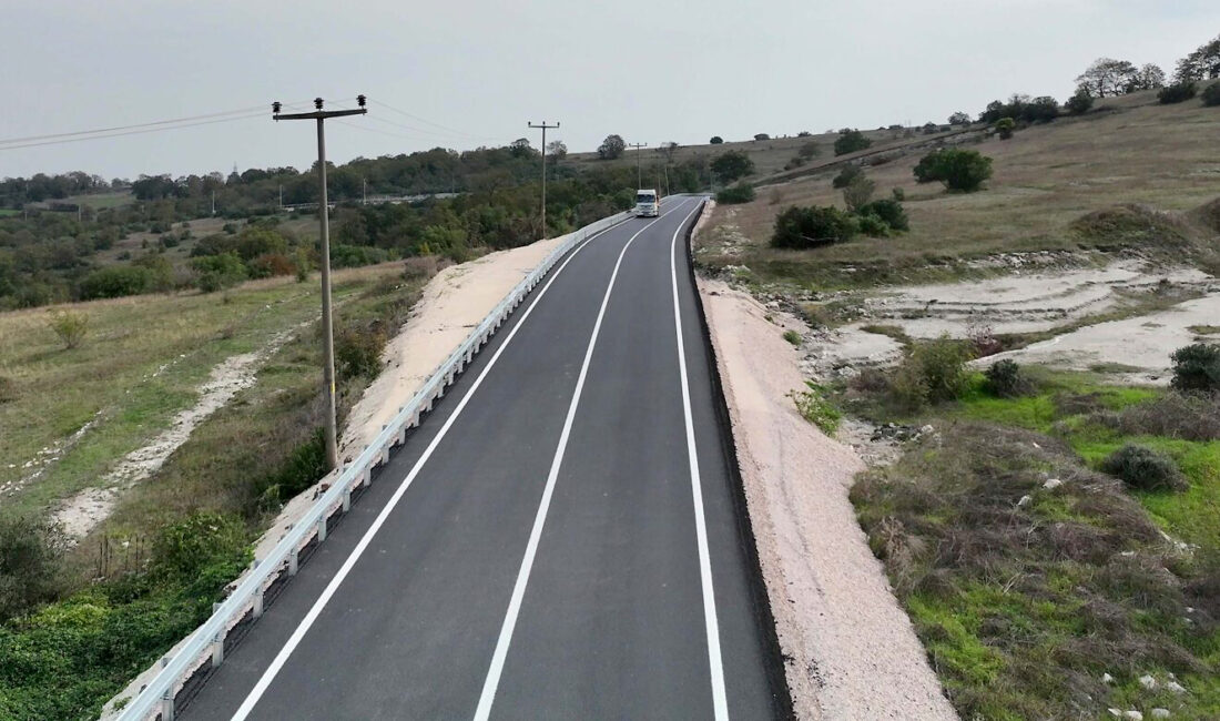 Kandıra Akçaova Grup Yolu’nda toplam 19 kilometrelik yenileme çalışmasının 9,7