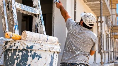 Kandıra Akdurak Mahallesi’ndeki bir fabrikada boya işi yaptığı sırada elektrik