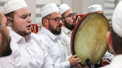 Kandıra İlçe Müftülüğü tarafından Diyanet Gençlik Merkezi’nde düzenlenen meşk gecesinde
