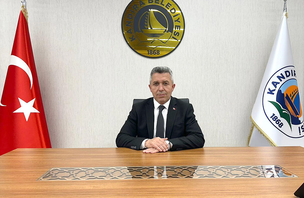 Kandıra Belediye Başkanı Erol Ölmez, Cumhuriyet’in ilanının 103. yıl dönümü