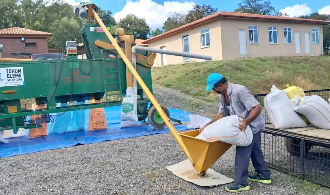 Kandıra’da köy köy dolaşan seyyar selektör makinesi, çiftçilerin tarım ürünlerini