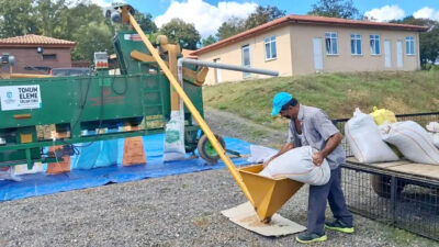 Kandıra’da köy köy dolaşan seyyar selektör makinesi, çiftçilerin tarım ürünlerini