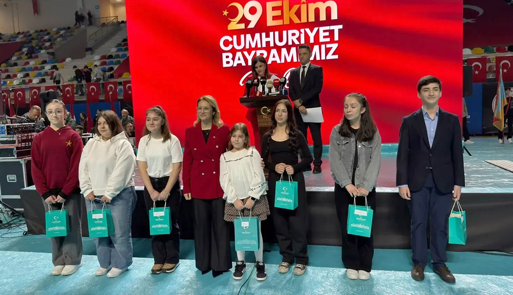 Kocaeli’de Cumhuriyet’in 103’üncü yıl dönümü dolayısıyla düzenlenen yarışmalarda Kandıra’dan iki